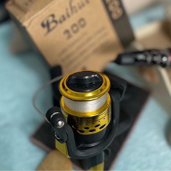 Fishing bundle - 2 Spools, a rod and accessories - Picture 11 of 12